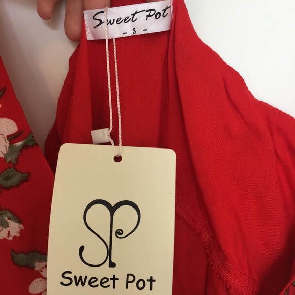 Red and white floral wrap dress - Picture 3 of 4